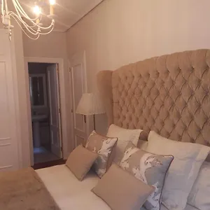  Quarto em Acomodações Particulares Habitación Con Baño Privado En